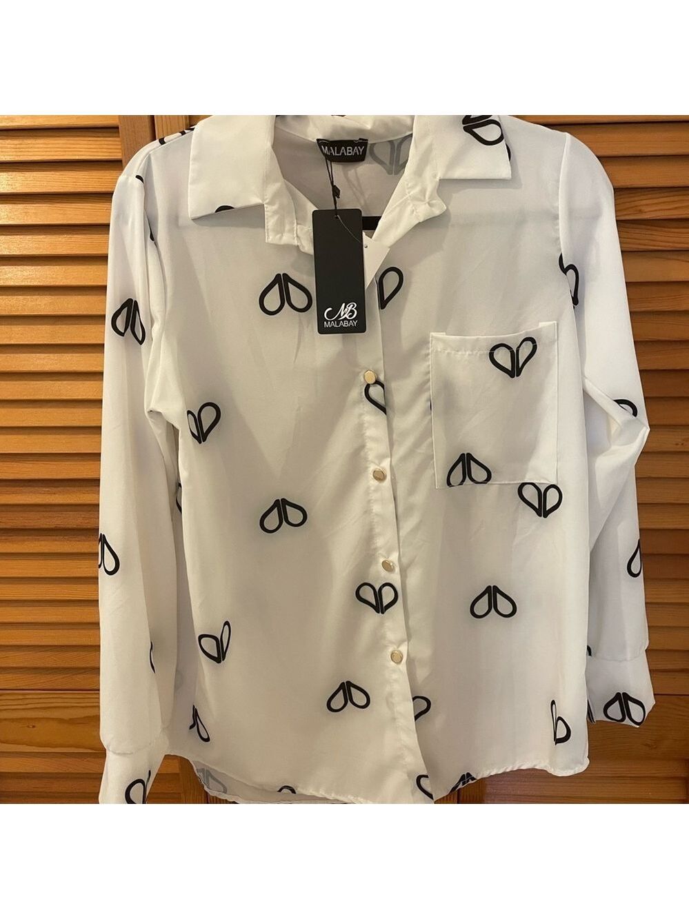 Abstract Mandalay Blouse Black & White Long Sleeves Gold Buttons, One Size NWT